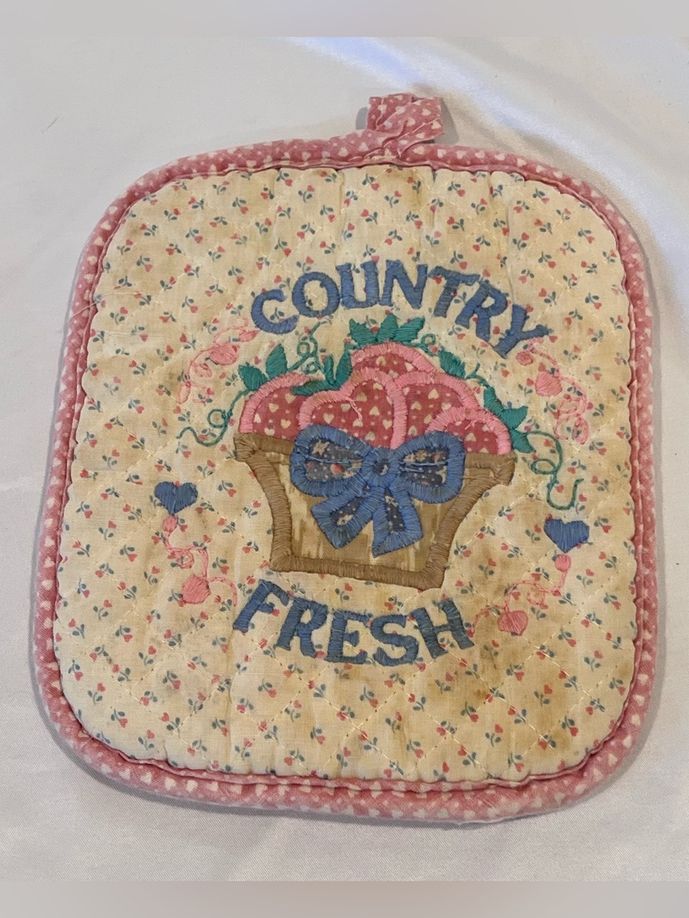 Vintage Country Fresh Strawberry Basket Quilted Potholder Pink Cottagecore